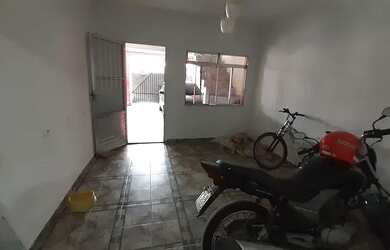 Imagem: A casa possui 2 Dormitórios, 1 Banheiro e está localizado