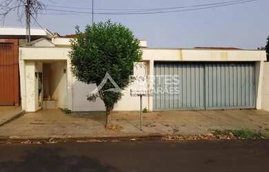 Imagem: A casa possui 3 Dormitórios, 3 Banheiros, 3 Vagas na garagem