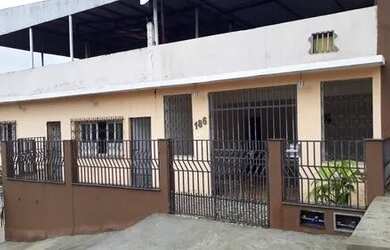 Imagem: A casa possui 2 Dormitórios, 1 Banheiro, 1 Vaga na garagem