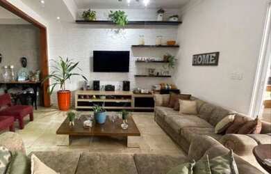 Imagem: A casa possui 5 Dormitórios, 5 Banheiros, 2 Vagas na garagem