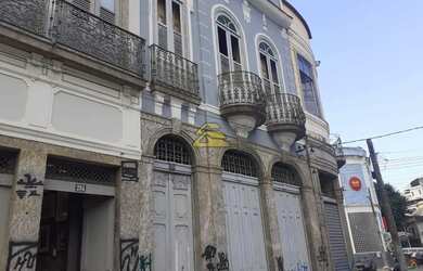 Imagem: A casa possui 4 Banheiros, 198m² de Área e está localizado