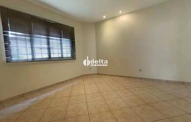 Imagem 9: Casa disponível para locação ou venda no bairro Jardim Karaíba em...