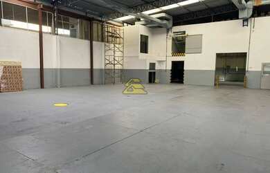 Imagem: O depósito possui 5 Vagas na garagem, 636m² de Área e está