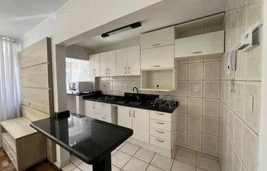 Imagem: O apartamento possui 3 Dormitórios, 1 Banheiro, 1 Vaga na garagem