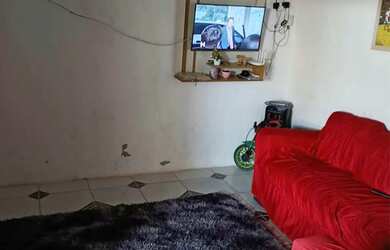 Imagem: A casa possui 2 Dormitórios, 1 Banheiro e está localizado