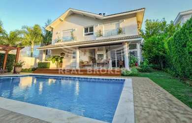 Imagem: A casa possui 4 Dormitórios, 5 Banheiros, 5 Vagas na garagem