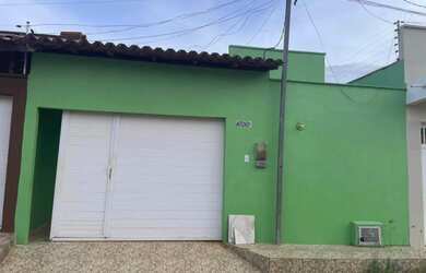 Imagem: A casa possui 2 Dormitórios, 2 Banheiros, 3 Vagas na garagem