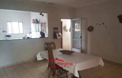 Imagem: A casa possui 3 Dormitórios, 2 Banheiros, 1 Vaga na garagem