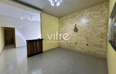 Imagem: A casa possui 2 Dormitórios, 2 Banheiros, 2 Vagas na garagem