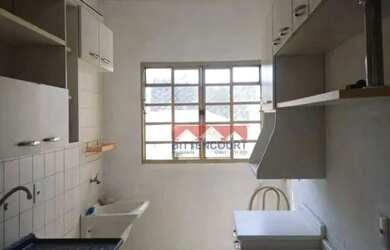 Imagem: O apartamento e possui 2 Dormitórios, 1 Banheiro, 1 Vaga na