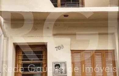 Imagem: A casa possui 2 Dormitórios, 2 Banheiros, 65m² de Área e