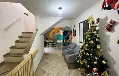 Imagem: A casa possui 2 Dormitórios, 4 Banheiros, 2 Vagas na garagem