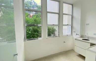 Imagem: O depósito possui 1 Vaga na garagem, 54m² de Área e está