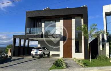 Imagem: A casa em condomínio possui 4 Dormitórios, 2 Banheiros, 5