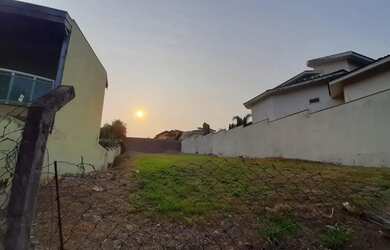 Imagem: O terreno possui 776m² de Área e está localizado em Colina