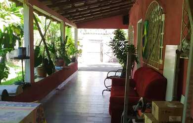 Imagem: A casa possui 3 Dormitórios, 2 Banheiros, 2 Vagas na garagem