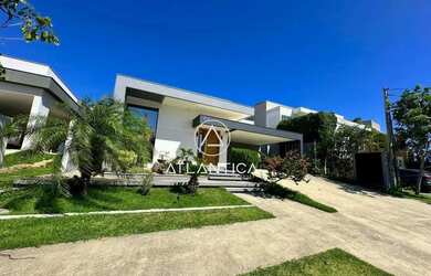 Imagem: A casa possui 4 Dormitórios, 3 Banheiros, 2 Vagas na garagem