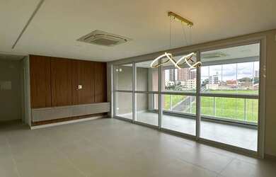 Imagem: O apartamento possui 3 Dormitórios, 4 Banheiros, 302m² de