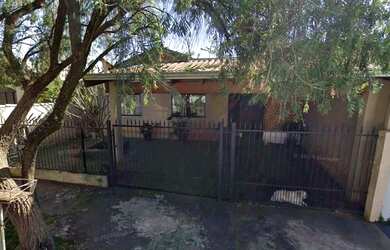 Imagem: A casa possui 2 Dormitórios, 1 Banheiro, 4 Vagas na garagem