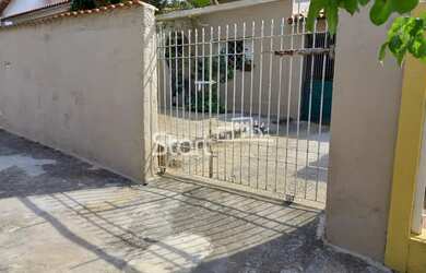 Imagem: A casa possui 2 Dormitórios, 2 Banheiros, 3 Vagas na garagem