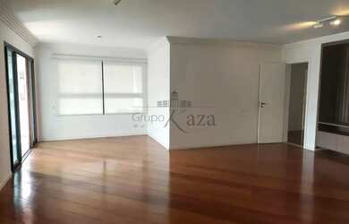 Imagem: O apartamento possui 4 Dormitórios, 3 Banheiros, 4 Vagas na