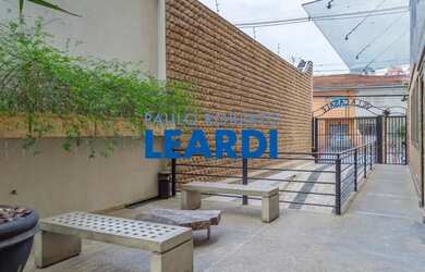 Imagem: O depósito possui 1 Vaga na garagem e 60m² de Área e está