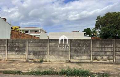 Imagem: O terreno à venda possui 300m² de Área e está localizado