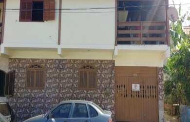 Imagem: A casa possui 4 Dormitórios, 4 Banheiros, 2 Vagas na garagem