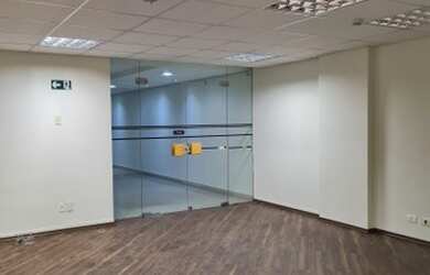 Imagem: O depósito possui 1 Vaga na garagem, 394m² de Área e está