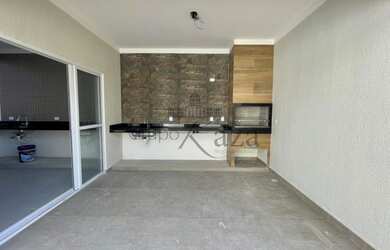 Imagem: A casa em condomínio possui 3 Dormitórios, 2 Banheiros, 3