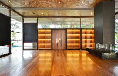 Imagem: A casa possui 4 Dormitórios, 5 Banheiros, 5 Vagas na garagem