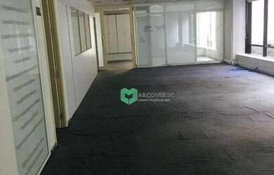 Imagem: O depósito possui 4 Vagas na garagem e 200m² de Área e está