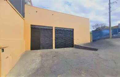 Imagem: O depósito possui 4 Vagas na garagem, 250m² de Área e está