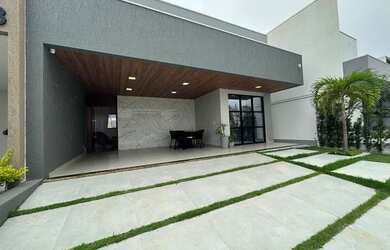 Imagem: A casa possui 3 Dormitórios, 2 Banheiros, 2 Vagas na garagem