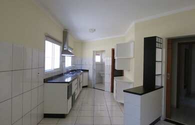 Imagem: A casa em condomínio possui 3 Dormitórios, 4 Banheiros, 263m²