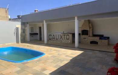 Imagem: A casa possui 3 Dormitórios, 1 Banheiro, 3 Vagas na garagem