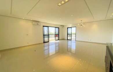 Imagem: O apartamento possui 4 Dormitórios, 5 Banheiros, 2 Vagas na