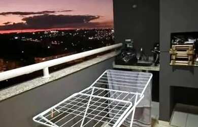 Imagem: A casa possui 2 Dormitórios, 1 Banheiro, 2 Vagas na garagem