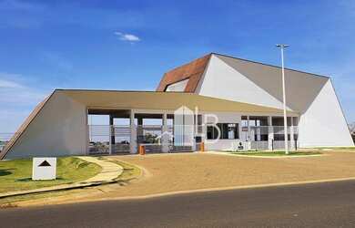 Imagem: A casa em condomínio possui 3 Dormitórios, 4 Banheiros, 4