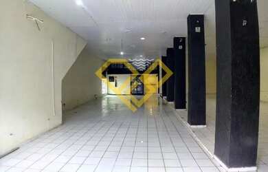 Imagem: O depósito possui 3 Vagas na garagem e 520m² de Área e está