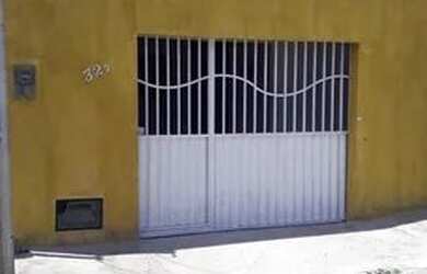 Imagem: A casa possui 2 Dormitórios, 2 Banheiros, 1 Vaga na garagem