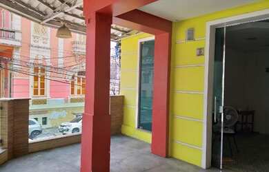 Imagem: A casa possui 5 Dormitórios e 5 Banheiros e está localizado