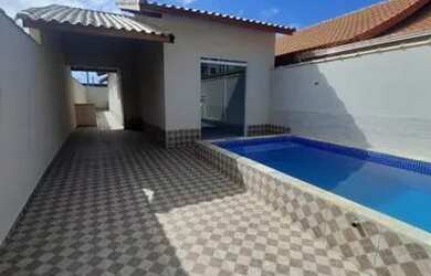 Imagem: A casa possui 2 Dormitórios, 2 Banheiros, 2 Vagas na garagem