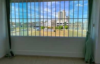 Imagem: O apartamento possui 2 Dormitórios e 1 Banheiro e está localizado