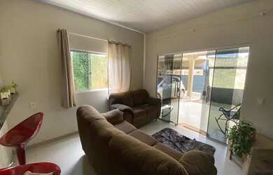 Imagem: A casa possui 2 Dormitórios, 2 Banheiros, 1 Vaga na garagem