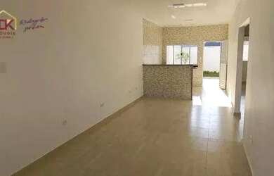 Imagem: A casa possui 3 Dormitórios, 2 Banheiros, 2 Vagas na garagem