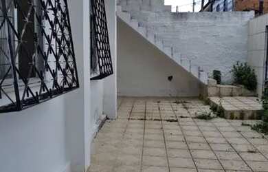 Imagem: A casa possui 3 Dormitórios, 2 Banheiros, 1 Vaga na garagem