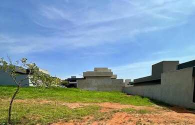 Imagem: O terreno possui 264m² de Área e está localizado em Village