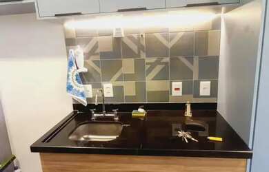 Imagem: O studio possui 1 Dormitório, 1 Banheiro, 27m² de Área e