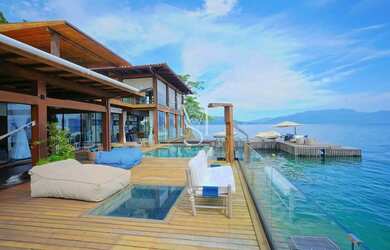 Imagem: A casa possui 5 Dormitórios, 5 Banheiros, 1596m² de Área